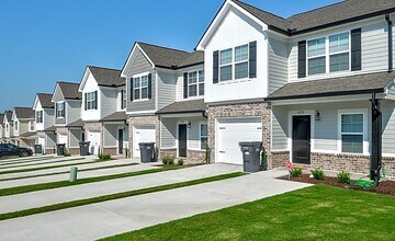 Building Photo - Village at Goshen