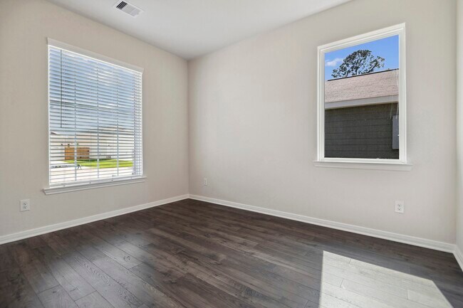 Building Photo - 15631 Plum Brk Dr