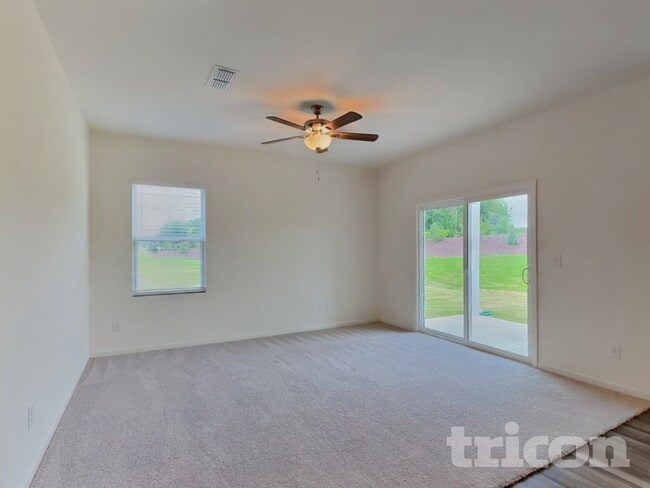 Building Photo - 149 Gladstone Loop