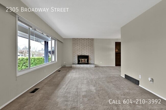 Photo du bâtiment - Spacious 4 Bedroom Full House with Large Yard