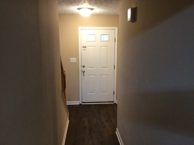 Foto del edificio - 471 Harpwood Dr