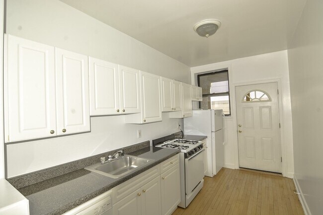 Foto del edificio - 820 W Waveland Ave