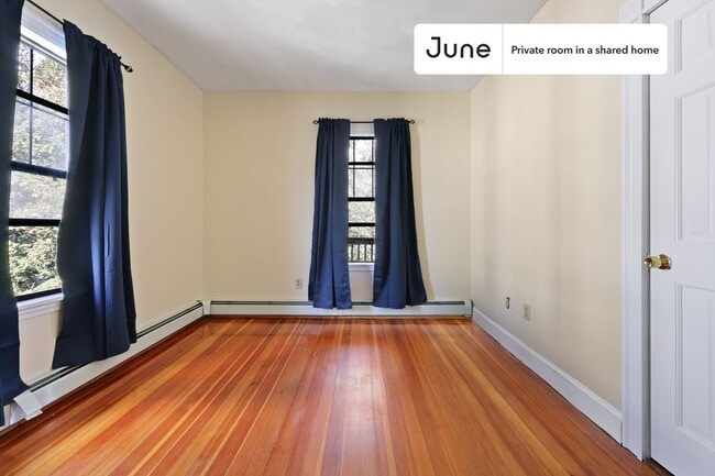 Building Photo - Room in Shared 4 bed/1 bath home