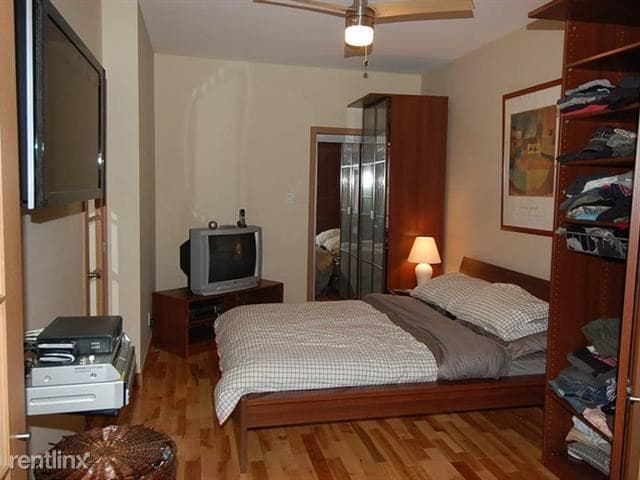 Foto del edificio - 250 Spring St