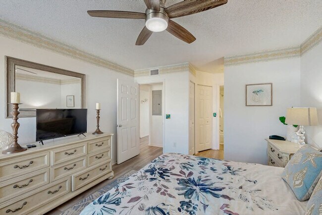 Foto del edificio - 3607 E Bay Dr