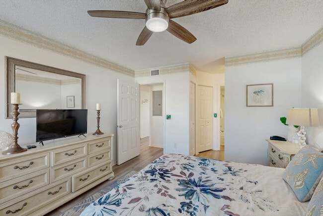 Building Photo - 3607 E Bay Dr