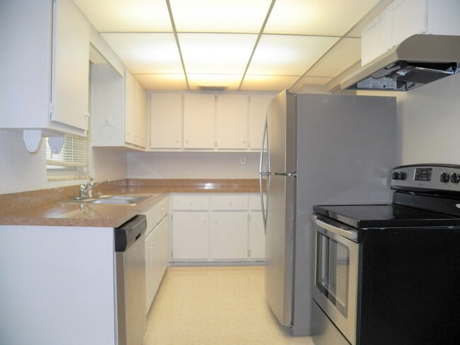 Building Photo - Cute 2/1 Home W/ Fenced Yard!