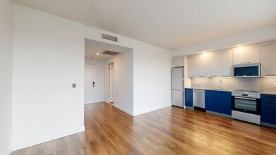 Interior Photo - Broadridge