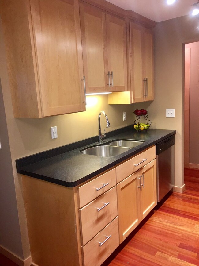 Foto del interior - 311 Kenwood Apartments | Spacious 1-Bedroo...
