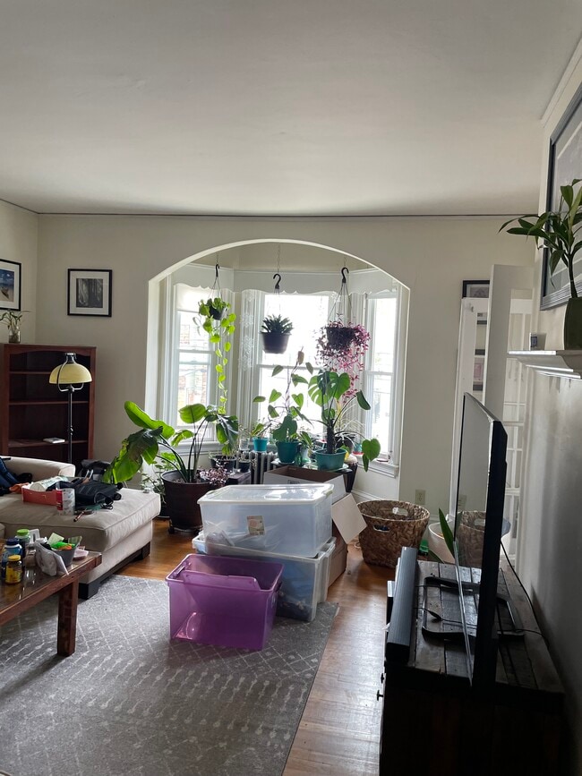 Building Photo - 150 Crescent St