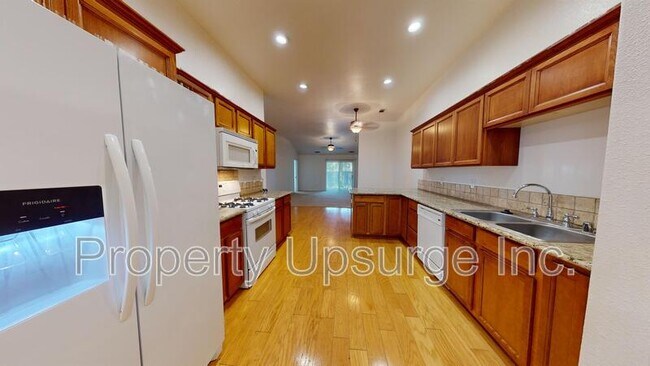 Building Photo - 3720 Silvario Ct