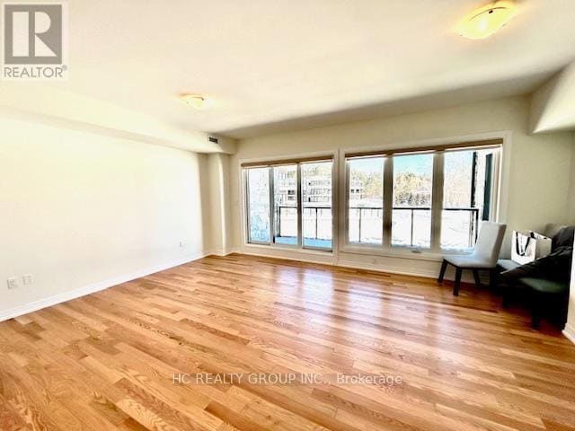 Photo du bâtiment - 241 Crescent Bay Ln