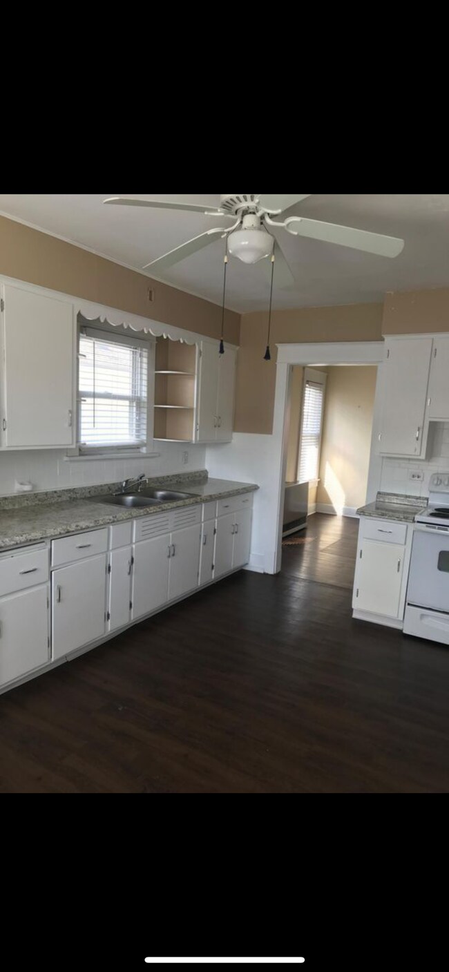 Kitchen - 27 S Irving Ave