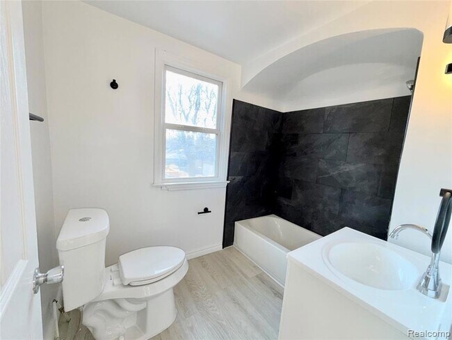 Foto del edificio - 9899 Balfour Rd