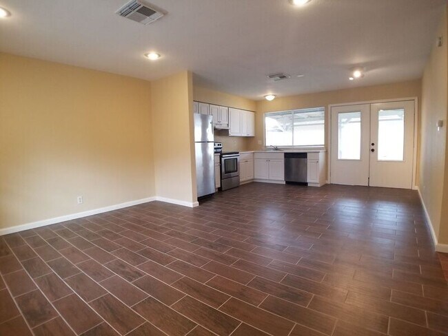 Building Photo - 1007 Boling Brook St