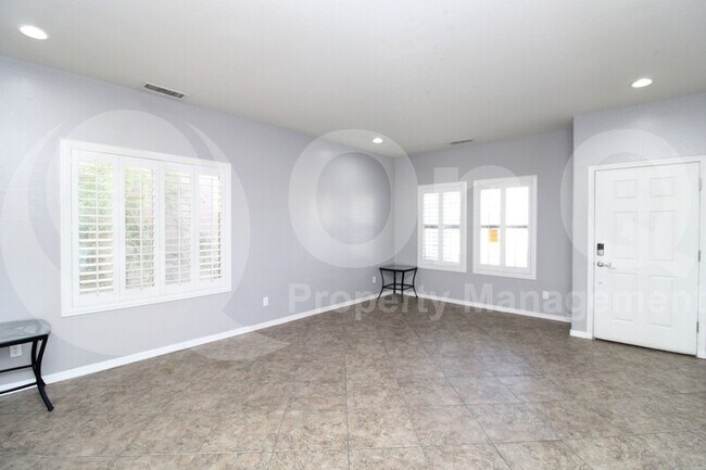Building Photo - 2025 W Marconi Ave
