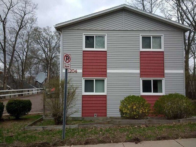 Building Photo - 1204 Main St