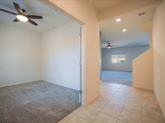 Foto del edificio - 2 Story-4 Bedroom 2.5 Bathroom plus Den