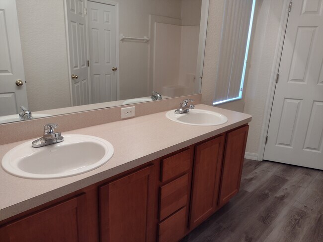 Building Photo - 1223 Persian Ave