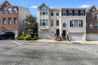 Building Photo - 7742 Valley Oak Dr
