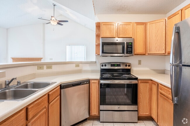 3BR, 2BA - 1,465SF - Kitchen - Midtown Terrace