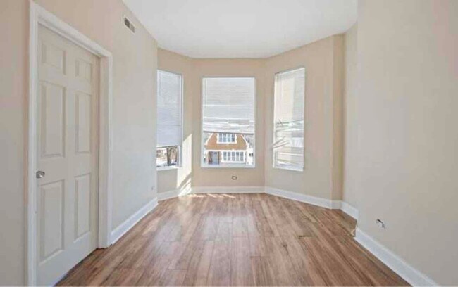 Foto del edificio - 6420 S Marshfield Ave