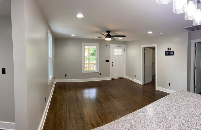 Foto del edificio - 420 Finley Rd