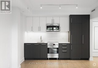 Building Photo - 2-112 Clarendon Ave