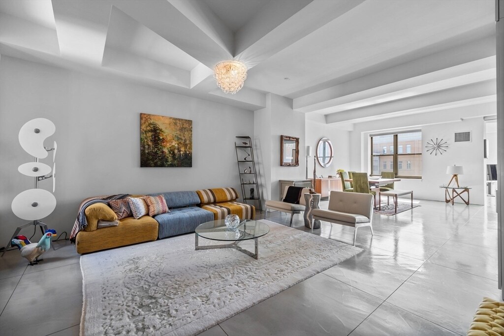 Foto principal - 1166 Washington St