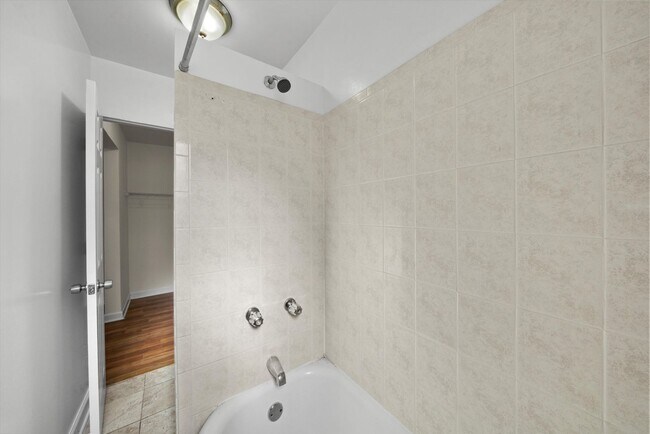 Interior Photo - 5417 Kenmore LLC