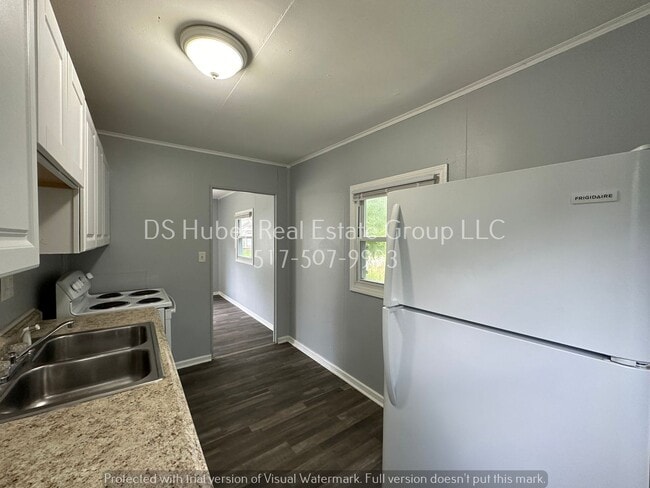 Foto del edificio - 2 Bedroom home freshly painted throughout!