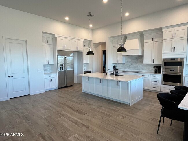 Foto del edificio - 20255 W.Highland Ave