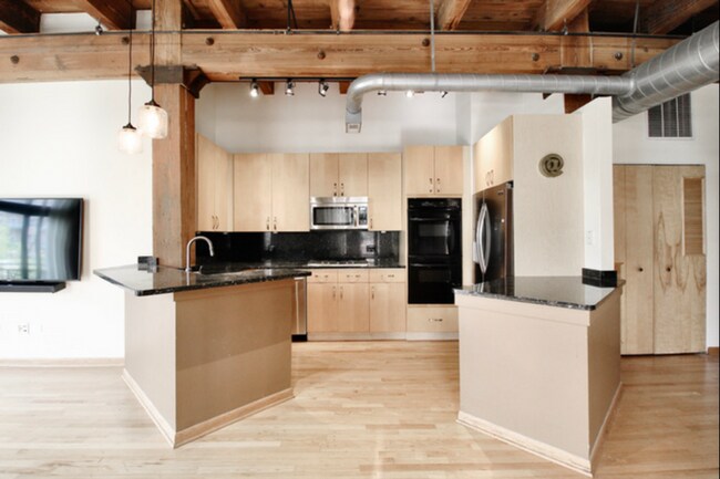 Foto del edificio - Bright and Sunny 2-Bed 2-Bath Apartment fo...