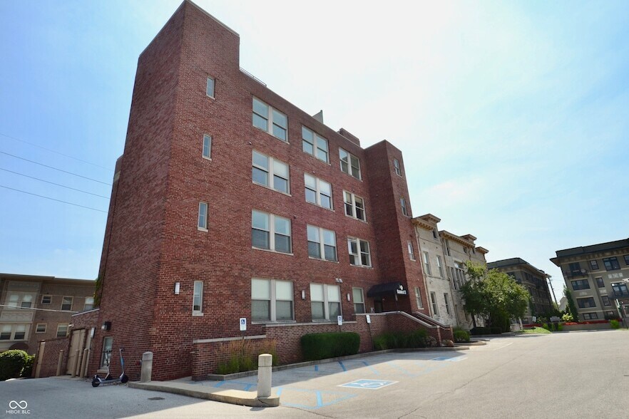 Primary Photo - 2105 N Meridian St