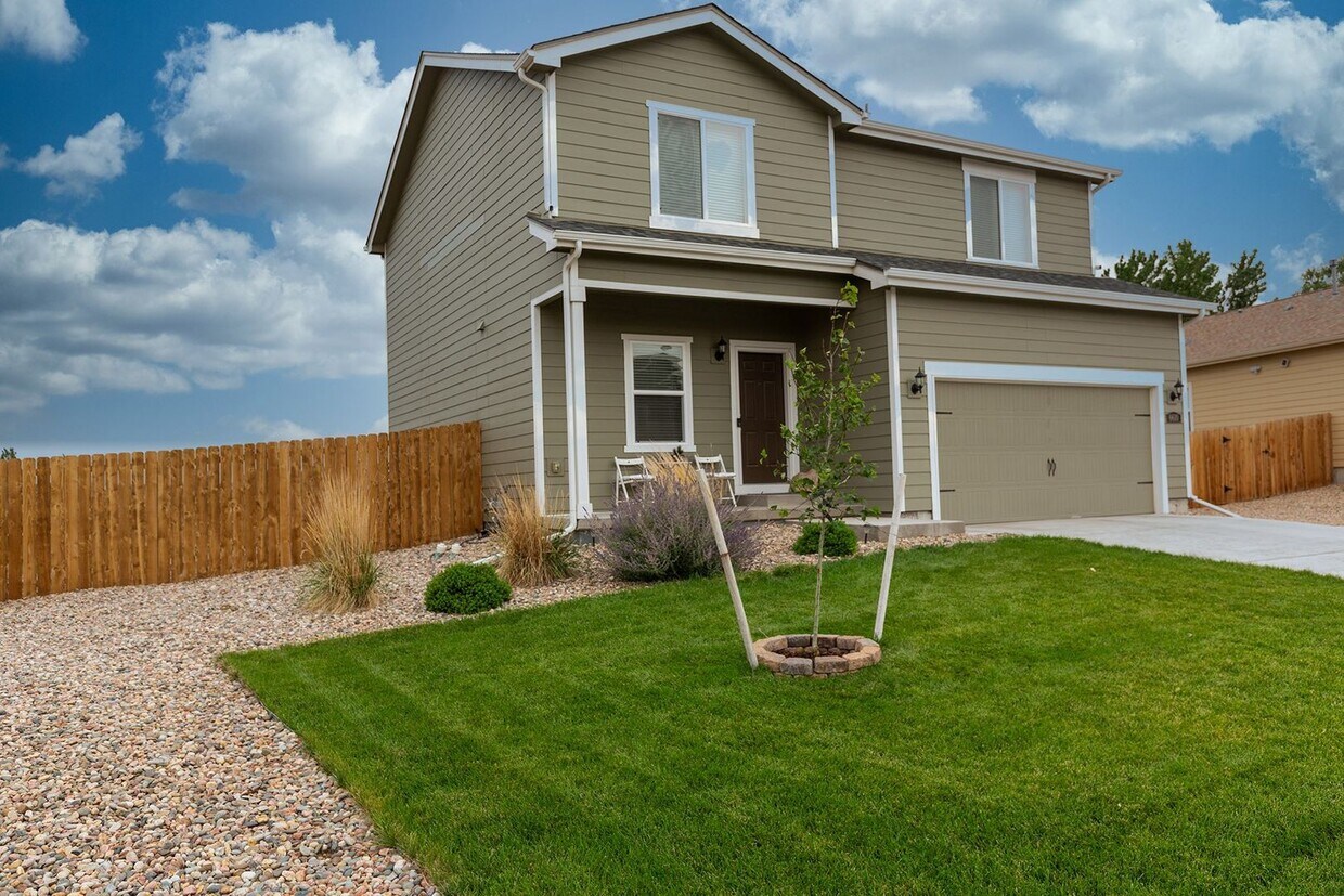 Foto principal - Single Family Home For Rent in Lorson Ranc...