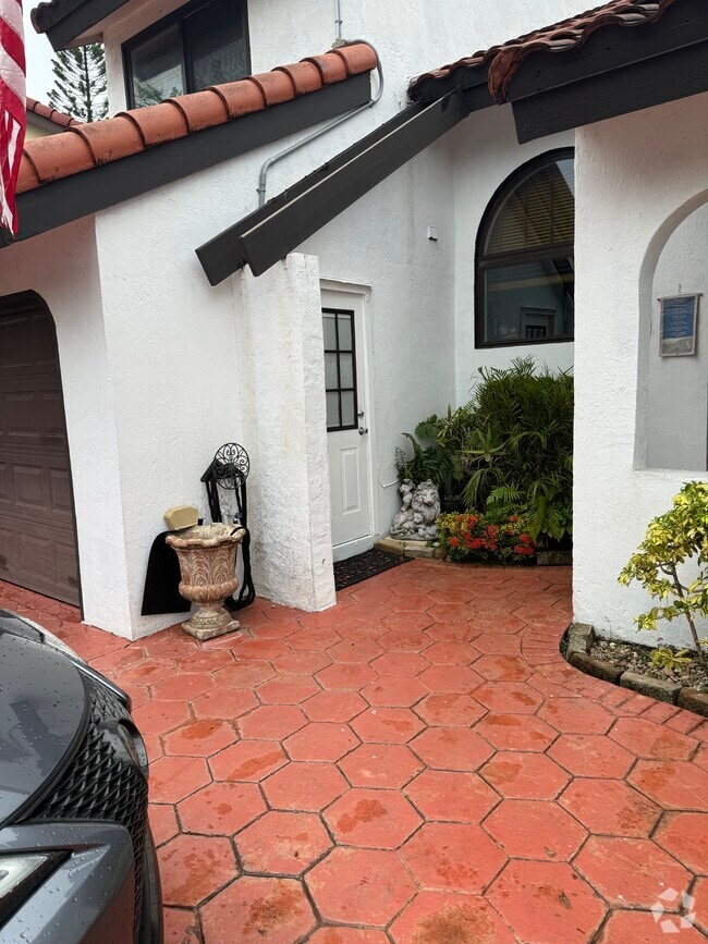 Building Photo - 6420 SW 127th Pl