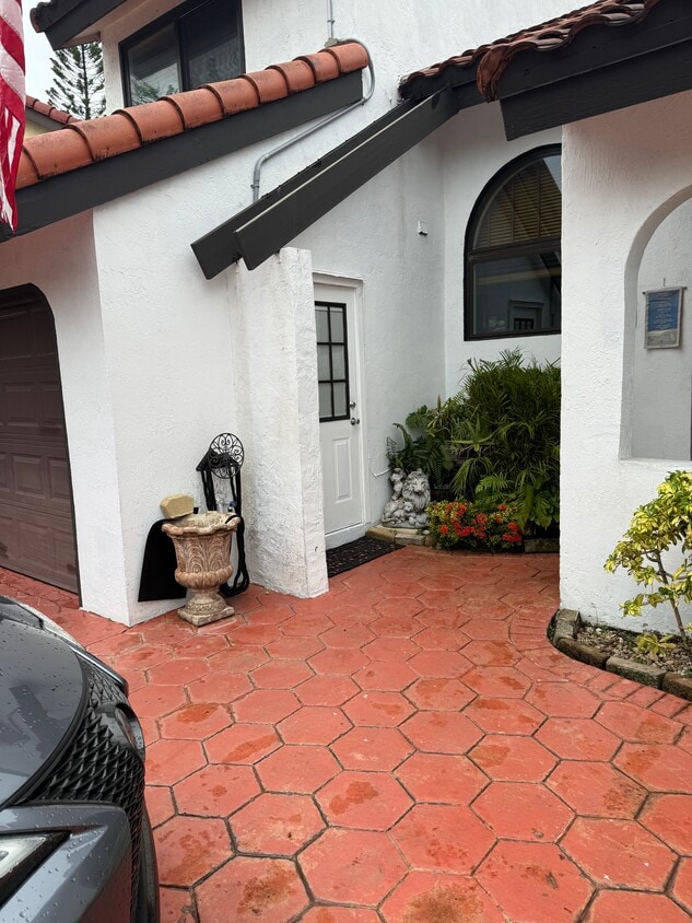 Primary Photo - 6420 SW 127th Pl