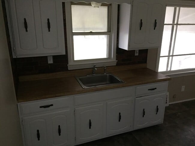 Foto del edificio - 12025 Shady Oak Blvd