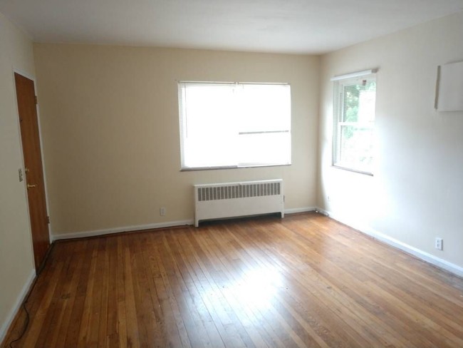 Building Photo - 4437 Ridgeview Ave