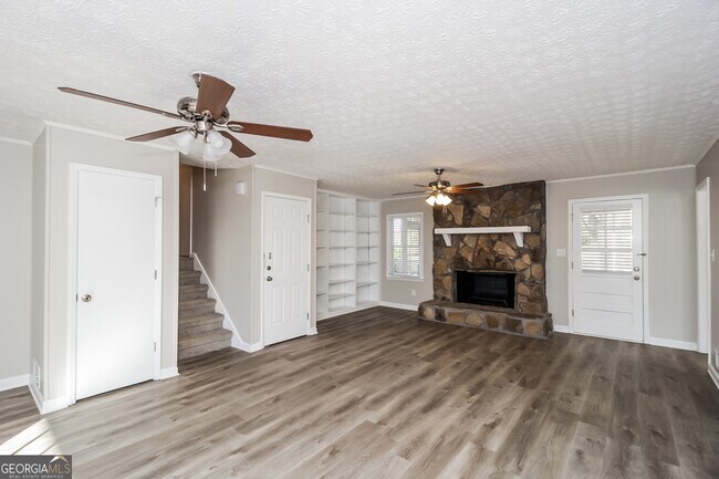 Building Photo - 112 Creekview Dr