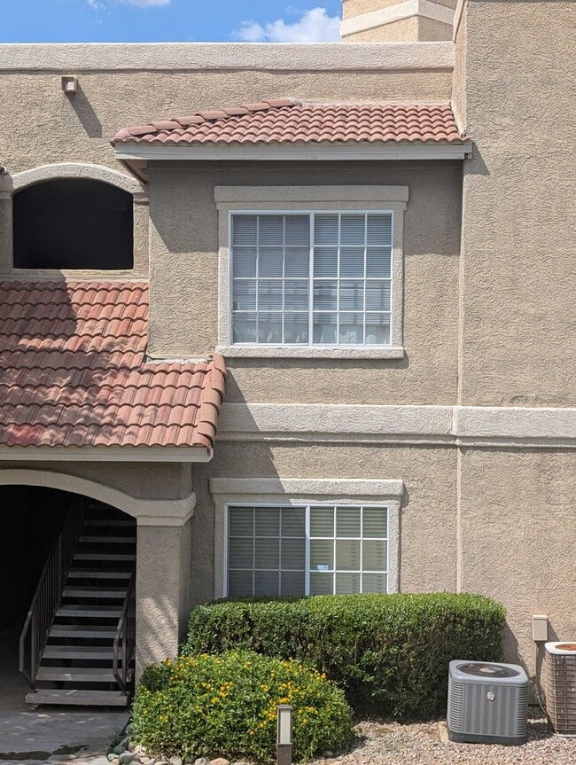 Building Photo - Boulders at La Reserve Condominiums in Oro...