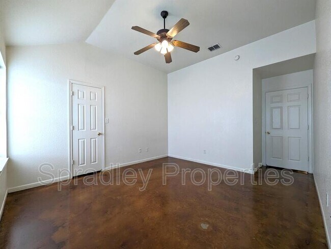 Building Photo - 5510 Luxor Dr