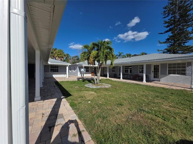 Foto del edificio - 14225 Palm St