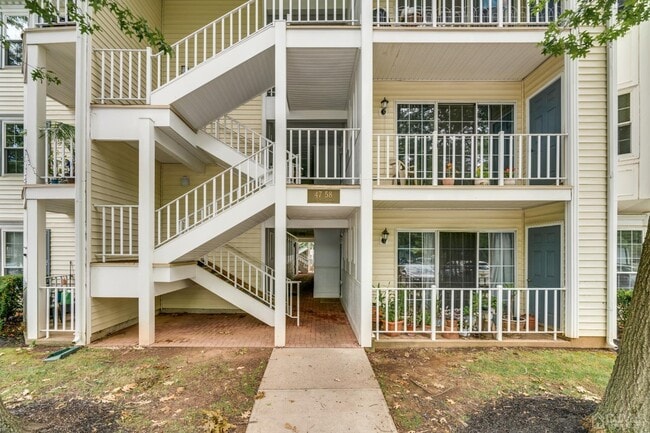 Building Photo - 52 Dartmouth Way