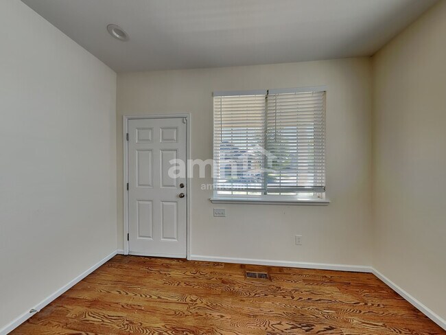 Foto del edificio - 10119 Jasper St