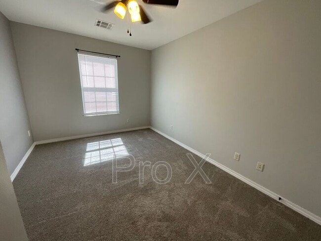 Foto del edificio - 618 Easton Dr