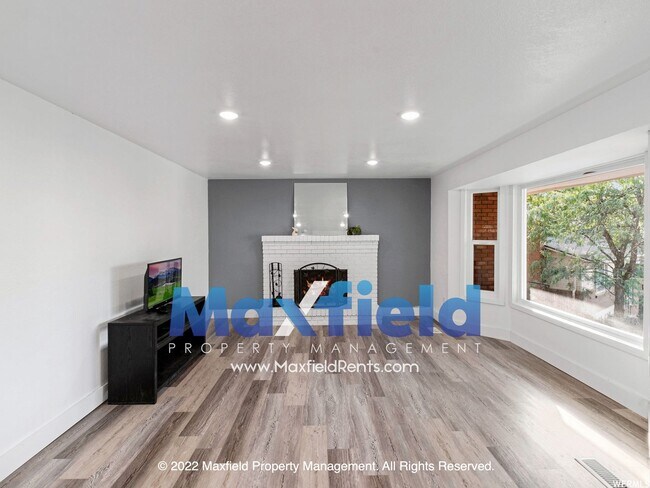 Foto del edificio - Sandy Rambler 4 BD 3.5 BA 2 GAR Home locat...