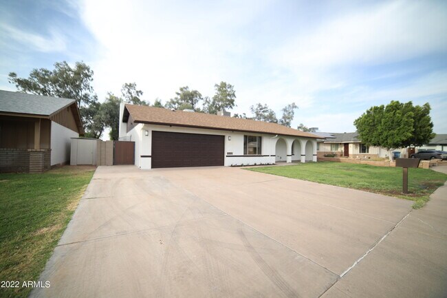 Foto del edificio - 2140 E Colgate Dr