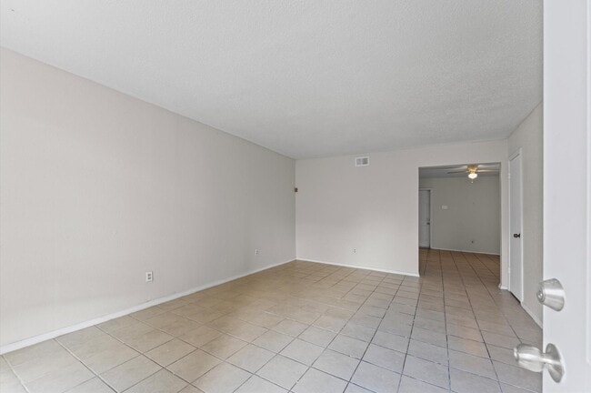 Building Photo - 12206 Ormandy St