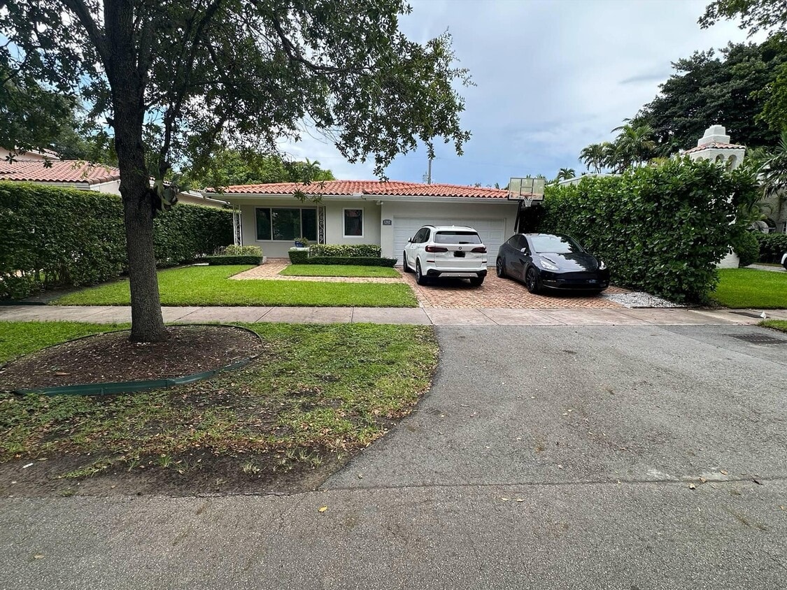 Primary Photo - 1202 Ferdinand St